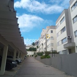 Apartamento com 101m², 4 quartos (sendo 1 suíte), 1 garagem, no bairro Carvoeira em Florianópolis