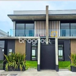 Casa com 200m², 4 quartos (sendo 4 suítes), 3 garagens, no bairro Ingleses do Rio Vermelho em Florianópolis