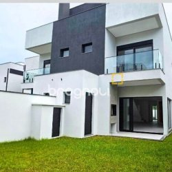 Casa com 200m², 4 quartos (sendo 4 suítes), 3 garagens, no bairro Ingleses do Rio Vermelho em Florianópolis