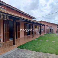 Casa com 195m², 4 quartos (sendo 2 suítes), 6 garagens, no bairro Ingleses em Florianópolis