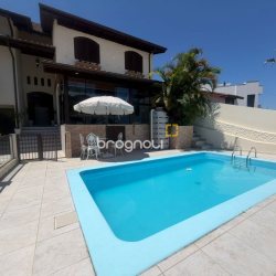 Casa com 240m², 5 quartos (sendo 1 suíte), 3 garagens, no bairro Itaguaçu em Florianópolis