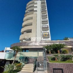 Apartamento com 76m², 2 quartos (sendo 1 suíte), 2 garagens, no bairro Carvoeira em Florianópolis