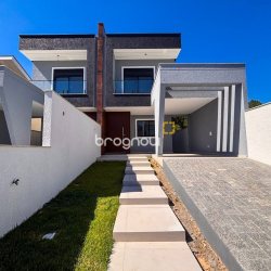 Casa com 153m², 3 quartos (sendo 3 suítes), 2 garagens, no bairro Rio Vermelho em Florianópolis