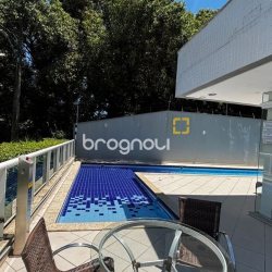 Apartamento com 69m², 2 quartos (sendo 2 suítes), 2 garagens, no bairro Coqueiros em Florianópolis