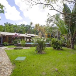 Casa com 313m², 3 quartos (sendo 2 suítes), 4 garagens, no bairro Rio Tavares em Florianópolis