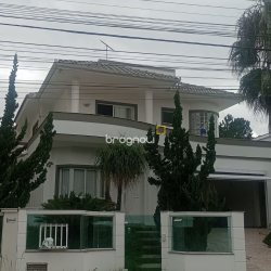 Casa com 239m², 3 quartos (sendo 1 suíte), 2 garagens, no bairro Pedra Branca em Palhoça