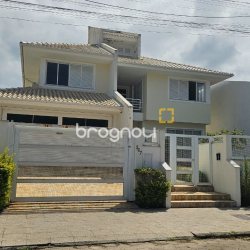 Casa com 339m², 3 quartos (sendo 3 suítes), 3 garagens, no bairro Santa Mônica em Florianópolis