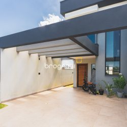 Casa com 160m², 3 quartos (sendo 1 suíte), 2 garagens, no bairro Campeche em Florianópolis