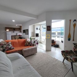 Apartamento com 141m², 3 quartos (sendo 1 suíte), 2 garagens, no bairro Canasvieiras em Florianópolis