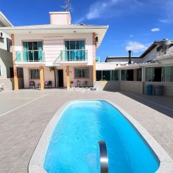Casa com 325m², 3 quartos, 4 garagens, no bairro Jardim Cidade de Florianópolis em São José
