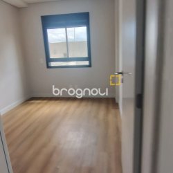 Apartamento com 71m², 2 quartos (sendo 1 suíte), 2 garagens, no bairro Coqueiros em Florianópolis