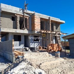 Casa com 210m², 3 quartos (sendo 1 suíte), 1 garagem, no bairro Vargem Pequena em Florianópolis