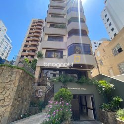 Apartamento com 254m², 3 quartos (sendo 3 suítes), 2 garagens, no bairro Centro em Florianópolis