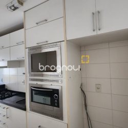 Apartamento com 59m², 2 quartos, 1 garagem, no bairro Barreiros em São José
