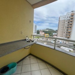 Apartamento com 80m², 2 quartos (sendo 1 suíte), 1 garagem, no bairro Trindade em Florianópolis