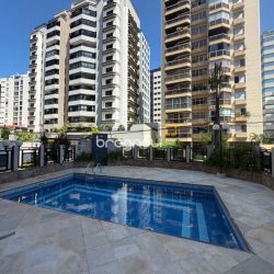 Apartamento com 220m², 2 quartos (sendo 2 suítes), 2 garagens, no bairro Centro em Florianópolis