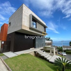 Casa de Condomínio com 323m², 3 quartos (sendo 3 suítes), 4 garagens, no bairro Cacupé em Florianópolis