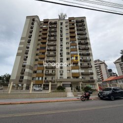 Apartamento com 83m², 3 quartos (sendo 1 suíte), 1 garagem, no bairro Estreito em Florianópolis