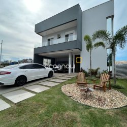 Casa com 278m², 5 quartos (sendo 2 suítes), 4 garagens, no bairro Campeche em Florianópolis