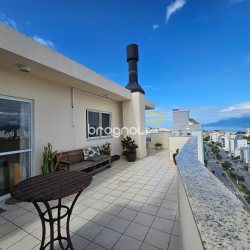 Cobertura com 116m², 2 quartos (sendo 1 suíte), 2 garagens, no bairro Capoeiras em Florianópolis