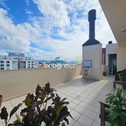 Cobertura com 116m², 2 quartos (sendo 1 suíte), 2 garagens, no bairro Capoeiras em Florianópolis