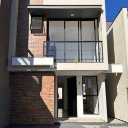 Casa com 105m², 3 quartos (sendo 2 suítes), 1 garagem, no bairro Serraria em São José