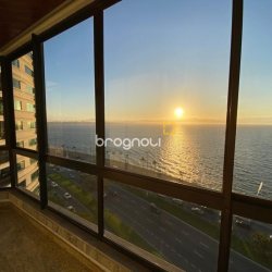 Apartamento com 283m², 3 quartos (sendo 2 suítes), 2 garagens, no bairro Beira Mar em Florianópolis