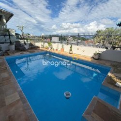 Casa com 241m², 5 quartos (sendo 2 suítes), 4 garagens, no bairro Bom Abrigo em Florianópolis