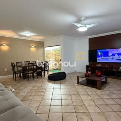 Casa com 193m², 4 quartos (sendo 2 suítes), 2 garagens, no bairro Santa Mônica em Florianópolis