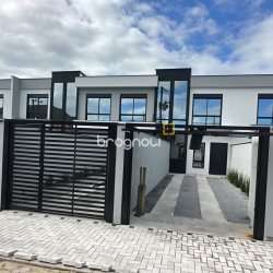 Casa com 82m², 2 quartos (sendo 2 suítes), 2 garagens, no bairro Cachoeira do Bom Jesus em Florianópolis