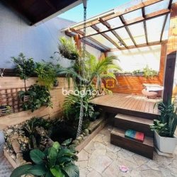 Casa com 70m², 3 quartos (sendo 1 suíte), 1 garagem, no bairro Forquilhas em São José