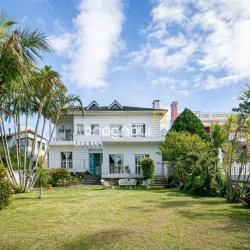 Casa de Condomínio com 300m², 5 quartos (sendo 2 suítes), 4 garagens, no bairro Lagoa da Conceição em Florianópolis