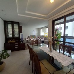 Apartamento com 110m², 3 quartos (sendo 1 suíte), 2 garagens, no bairro Centro em Florianópolis