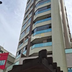 Apartamento com 131m², 2 quartos (sendo 2 suítes), 2 garagens, no bairro Trindade em Florianópolis