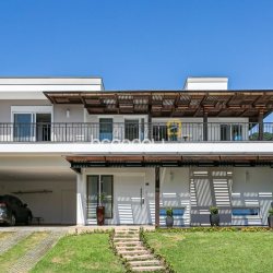 Casa de Condomínio com 542m², 4 quartos (sendo 3 suítes), 2 garagens, no bairro Lagoa da Conceição em Florianópolis