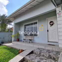 Casa com 168m², 3 quartos (sendo 1 suíte), 2 garagens, no bairro Capoeiras em Florianópolis