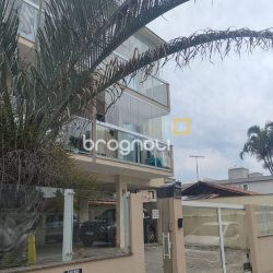 Apartamento com 65m², 2 quartos (sendo 1 suíte), 1 garagem, no bairro Ingleses em Florianópolis