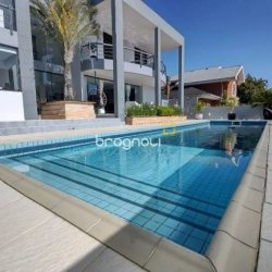 Casa com 585m², 5 quartos (sendo 3 suítes), 6 garagens, no bairro João Paulo em Florianópolis