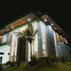 Casa de Condomínio com 411m², 5 quartos (sendo 4 suítes), 2 garagens, no bairro Ratones em Florianópolis
