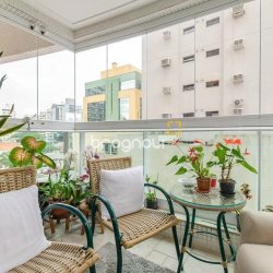 Apartamento com 97m², 2 quartos (sendo 2 suítes), 1 garagem, no bairro Centro em Florianópolis