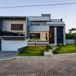 Casa de Condomínio com 235m², 4 quartos (sendo 3 suítes), 2 garagens, no bairro Cachoeira do Bom Jesus em Florianópolis