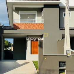 Casa com 138m², 3 quartos (sendo 1 suíte), 2 garagens, no bairro Campeche em Florianópolis