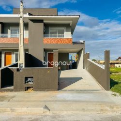 Casa com 138m², 3 quartos (sendo 1 suíte), 2 garagens, no bairro Campeche em Florianópolis
