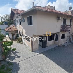 Casa com 229m², 5 quartos (sendo 3 suítes), 6 garagens, no bairro Campeche em Florianópolis