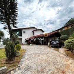 Casa com 407m², 4 quartos (sendo 1 suíte), 6 garagens, no bairro Agronômica em Florianópolis