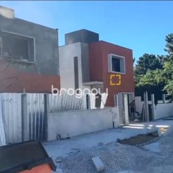 Casa com 127m², 3 quartos (sendo 1 suíte), 3 garagens, no bairro São João do Rio Vermelho em Florianópolis