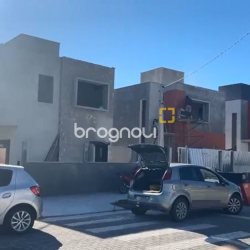 Casa com 127m², 3 quartos (sendo 1 suíte), 3 garagens, no bairro São João do Rio Vermelho em Florianópolis