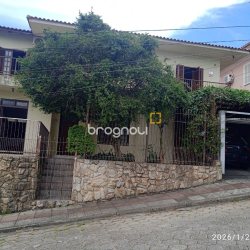 Casa com 220m², 5 quartos (sendo 2 suítes), 2 garagens, no bairro Itaguaçu em Florianópolis