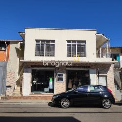 Prédio com 230m², no bairro Barreiros em São José