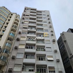 Apartamento com 104m², 3 quartos (sendo 3 suítes), 1 garagem, no bairro Centro em Florianópolis